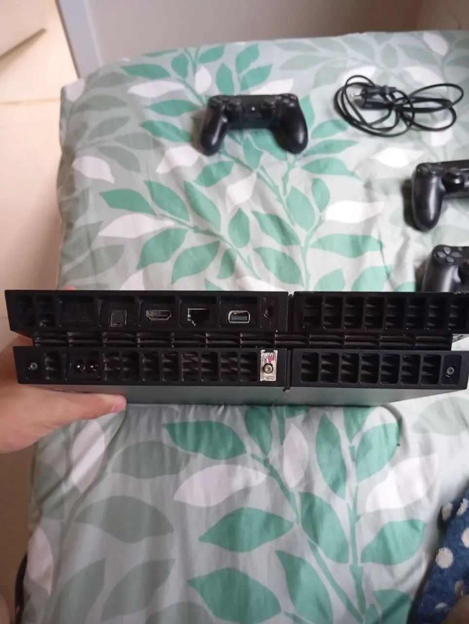 PS4 COM 4 CONTROLES - Foto 2