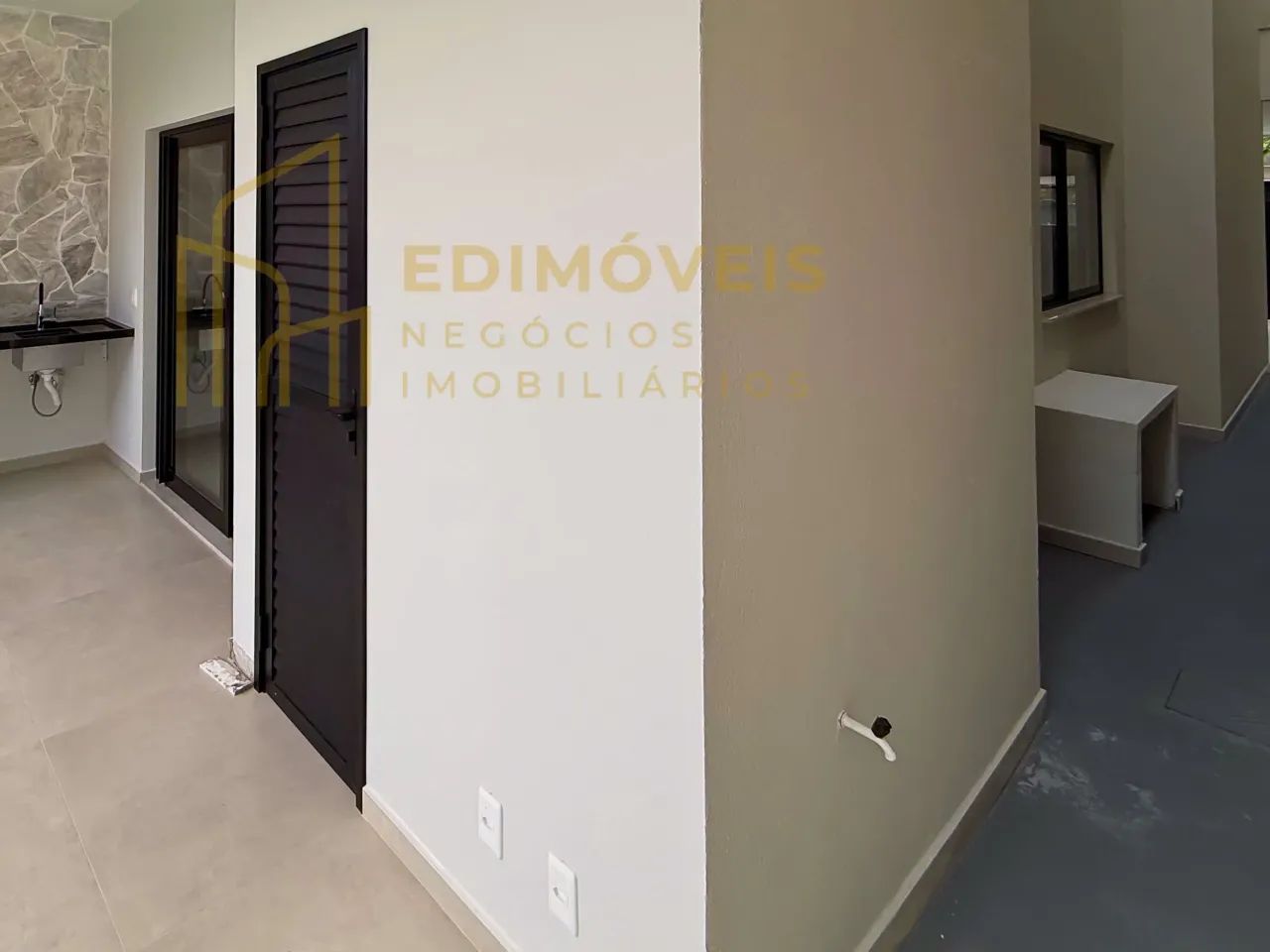 Manguinhos: Linda Casa com Acabamento Superior e Piscina - Foto 4