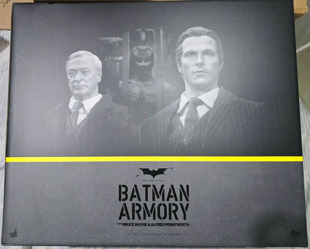 Hot Toys Batman Armory  Bruce Wayne and Alfred 