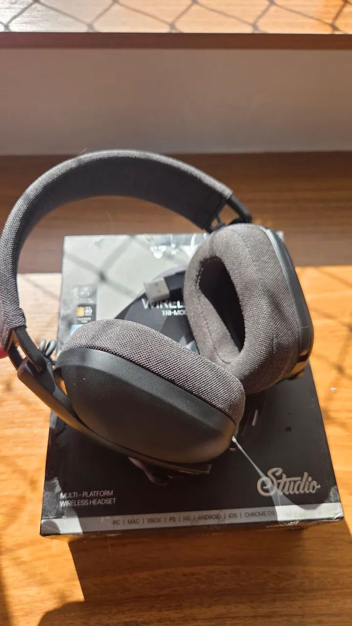 Headset Gamer Sem Fio Fantech Studio (Tri-Mode) 