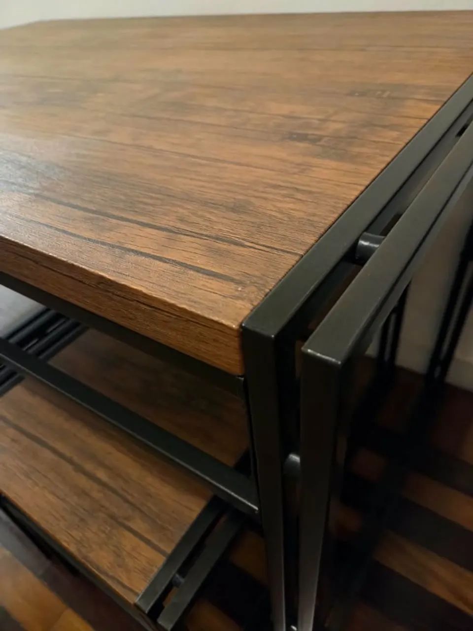 Conjunto de Mesa Wooden com 4 Bancos Preto e Amêndoa em Perfeito Estado - Foto 3