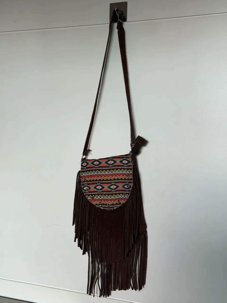 Bolsa franjas estampada crossbody