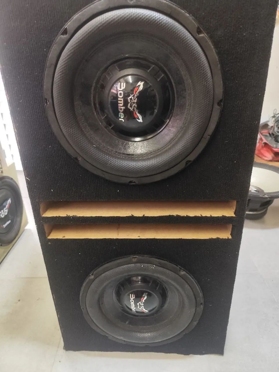 Caixa com 2 bicho papão 550w