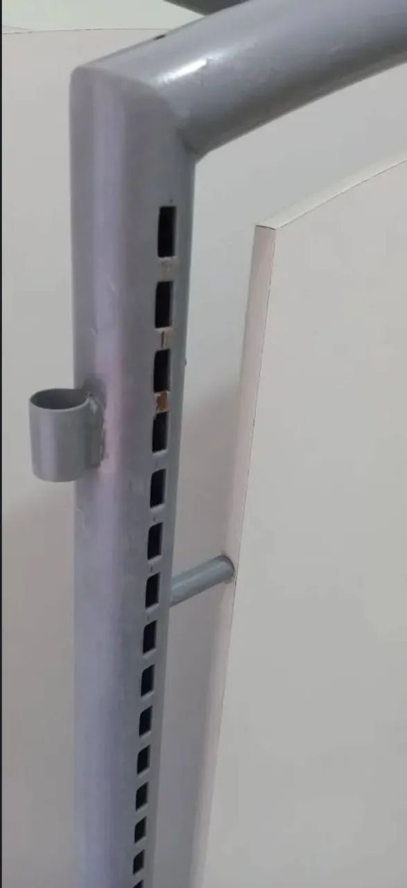 Araras Reforçadas C/ MDF No Centro P/ Loja De Roupas  - Foto 5