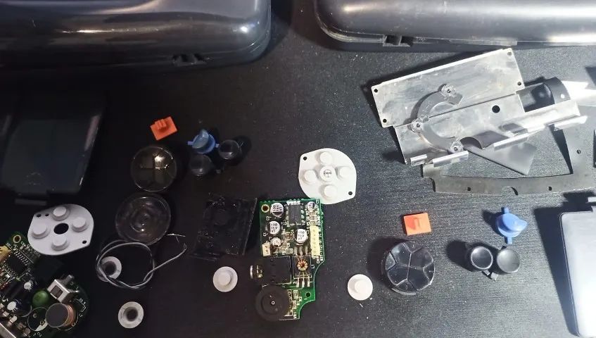 Dois Sega Game Gear sucata + 2 jogos não testados ( Out Run Tectoy e Yu Yu Hakusho   II) - Foto 6