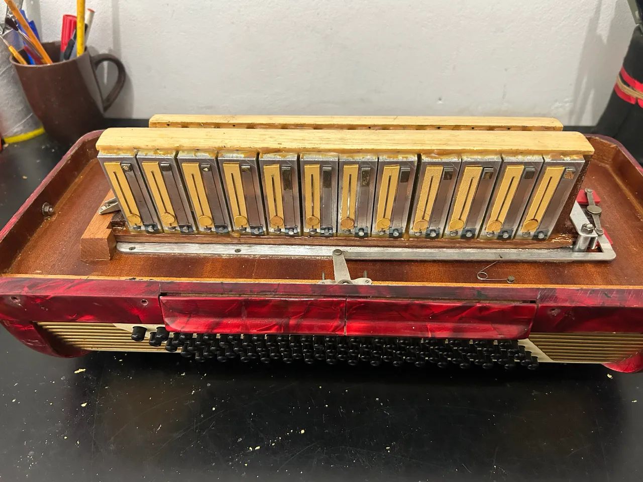 Acordeon Sanfona Scandalli 80 baixos - Foto 4