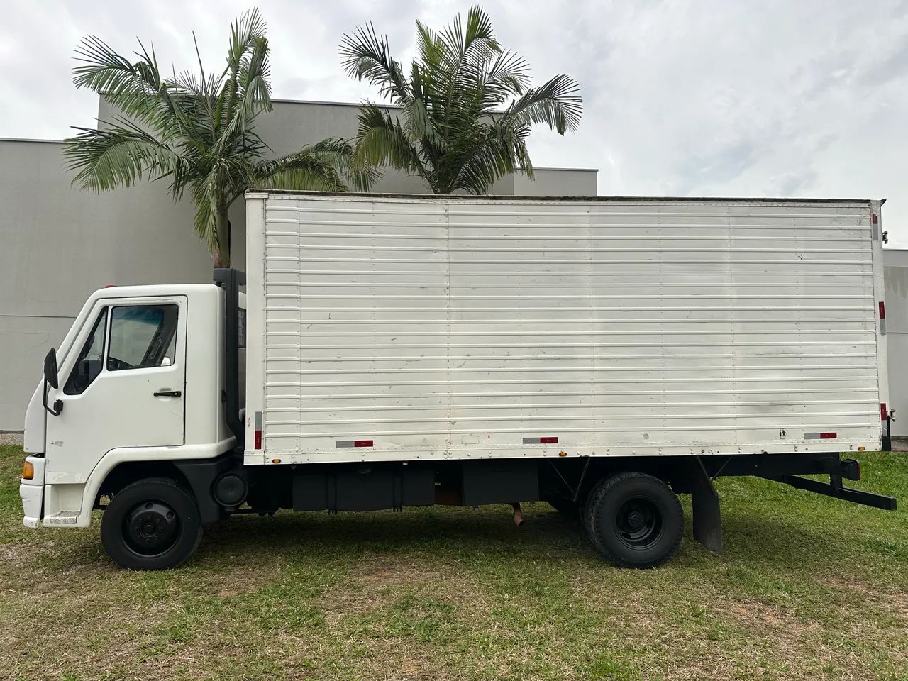 Caminhão 3/4 Agrale DX 7000 Baú  - Foto 3