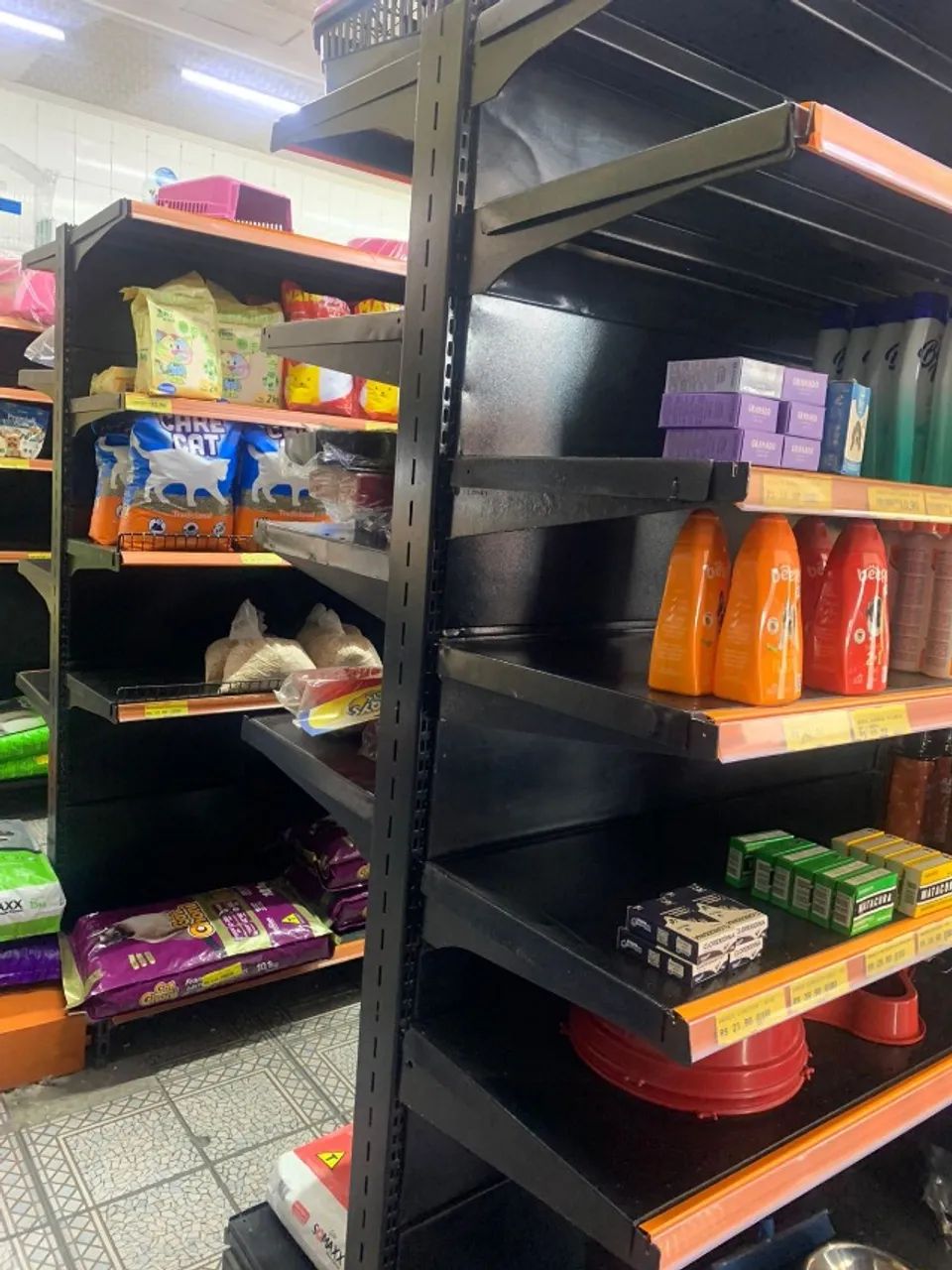 Conjunto de gôndolas para loja/mercado - Foto 3
