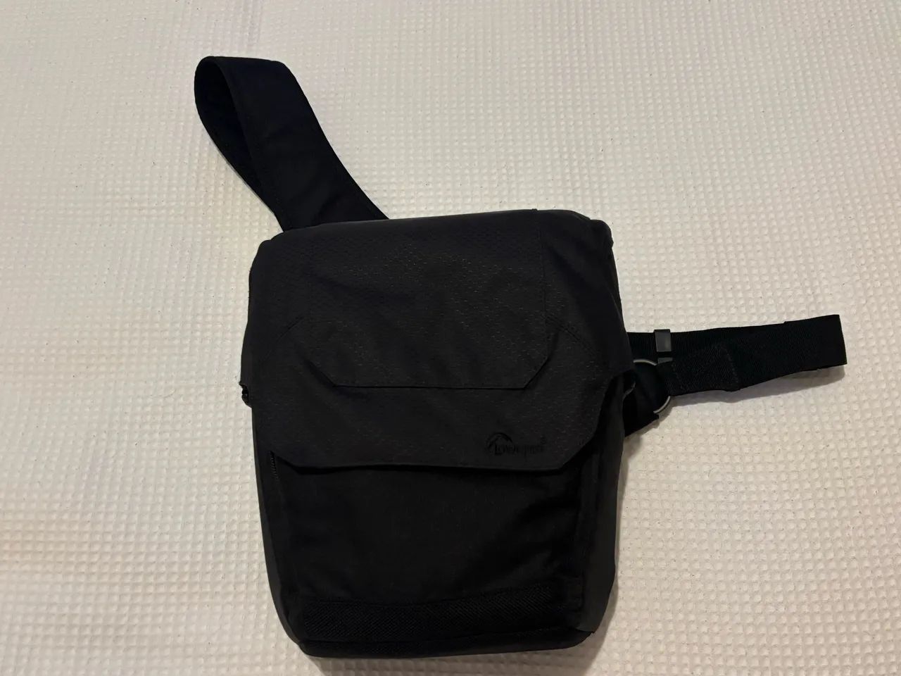 Mochila LowePro Urban Photo Sling 150 - Foto 3