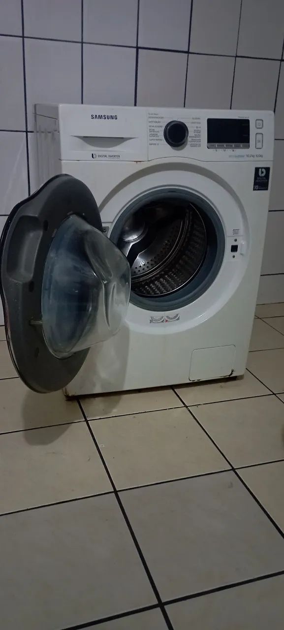 Lava e seca roupas.