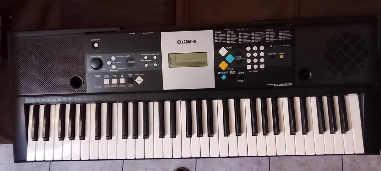 Teclado Yamaha E223