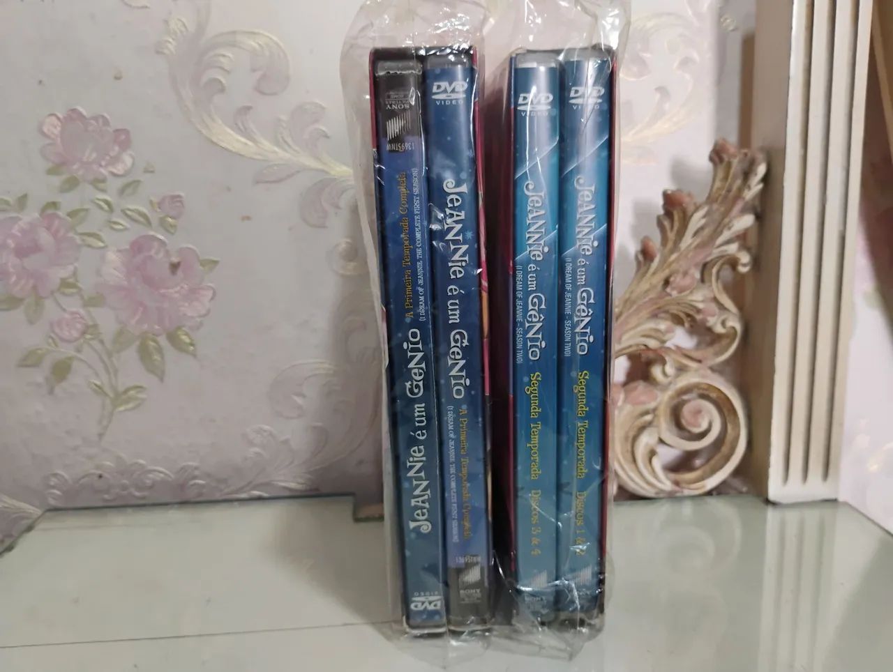 Boxset de DVDS "Jeannie é um Gênio" 1ª a 2ª Temporada Lacrada Sem Uso  - Foto 3