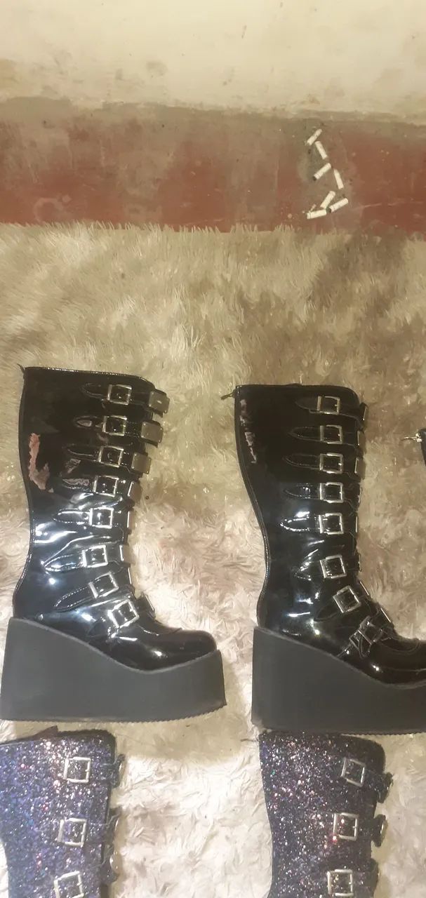Estou vendendo botas alternativas 85 cada - Foto 4
