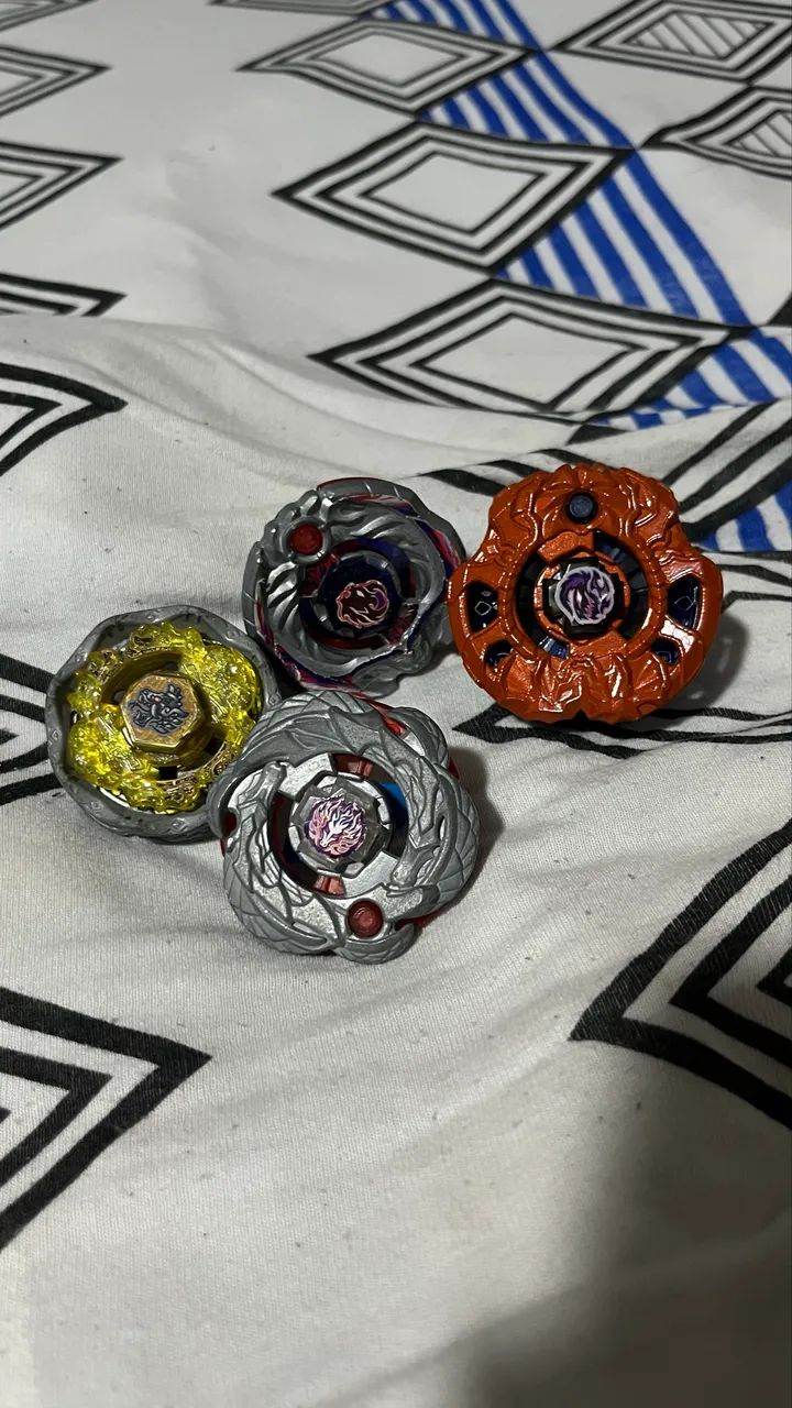 Lote Beyblade Hasbro e Takara 