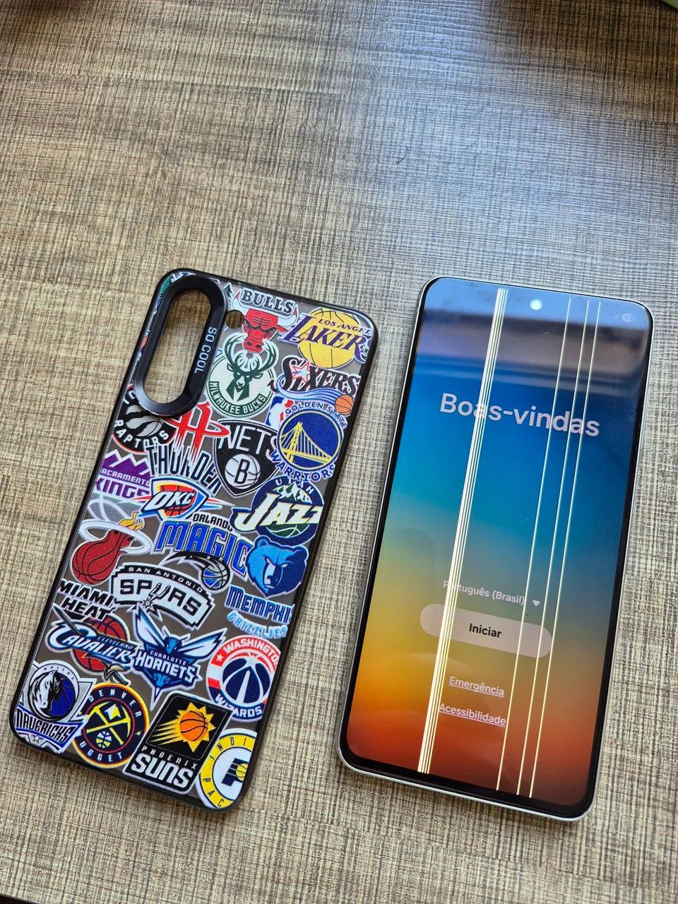 Galaxy S21 FE com listras na tela