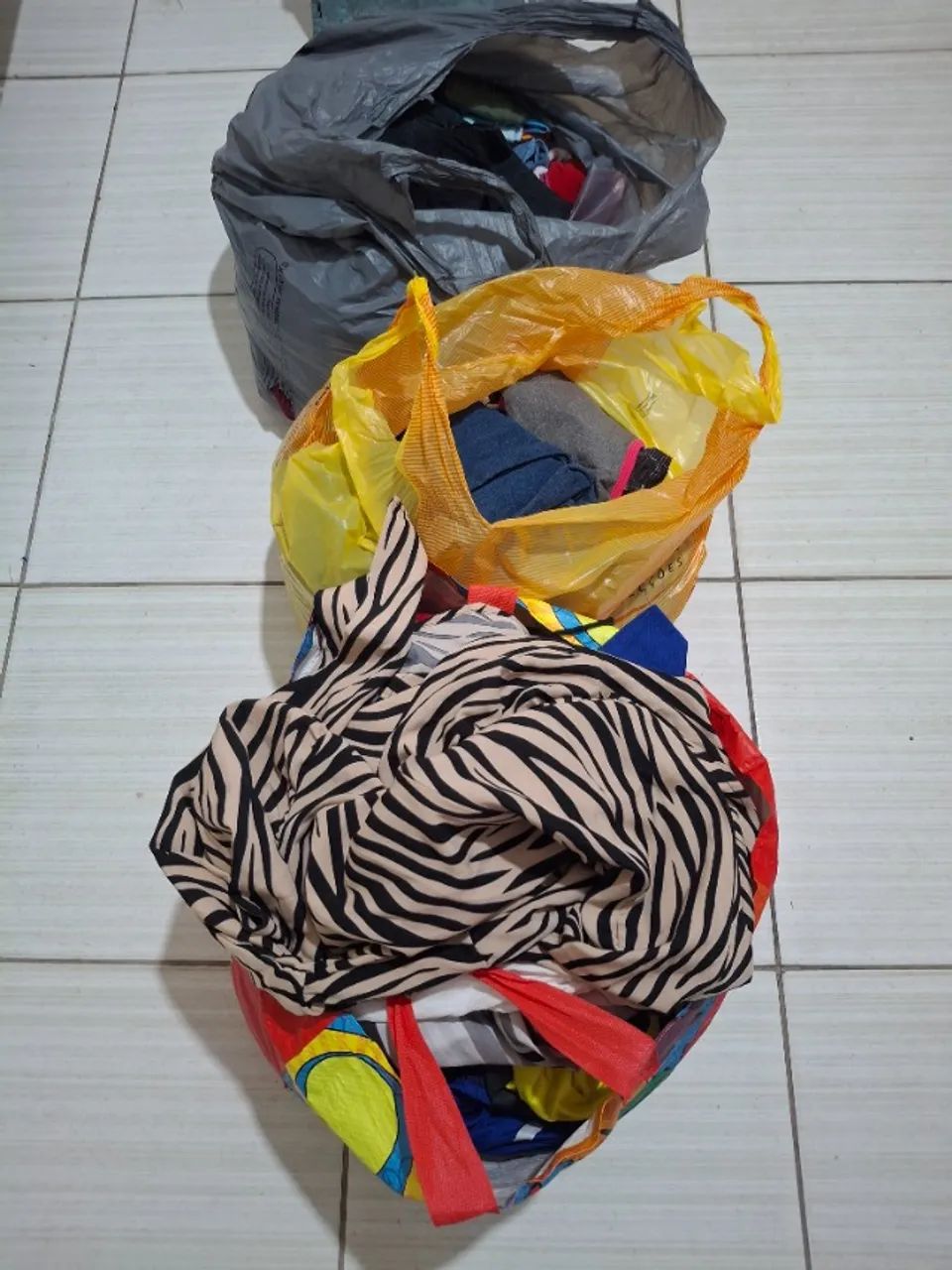 Lote de roupas usadas - Foto 2
