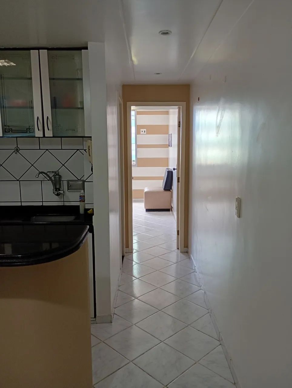 Aluga-se kitnet mobiliada no centro de Jacaraípe. - Foto 4