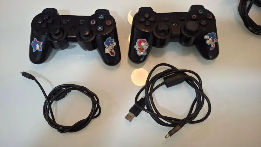 PlayStation 3 Slim - 2 Controles + Cabos + Jogos - Foto 3