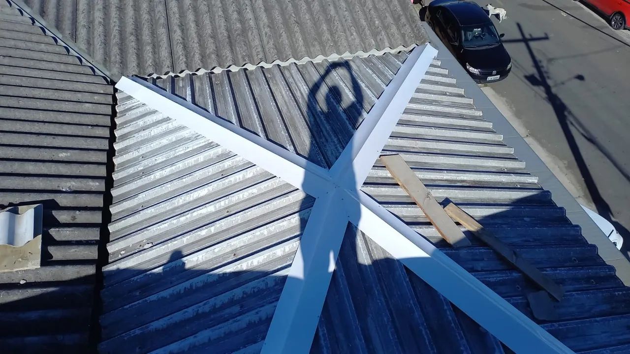 Limpeza e Instalação de Calhas - Atendimento Imediato. - Foto 2