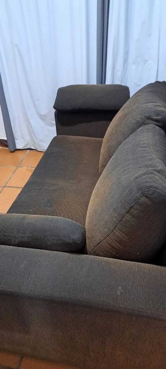 Sofá cama com baú e quatro almofadas em bkm estado de conservação  - Foto 4