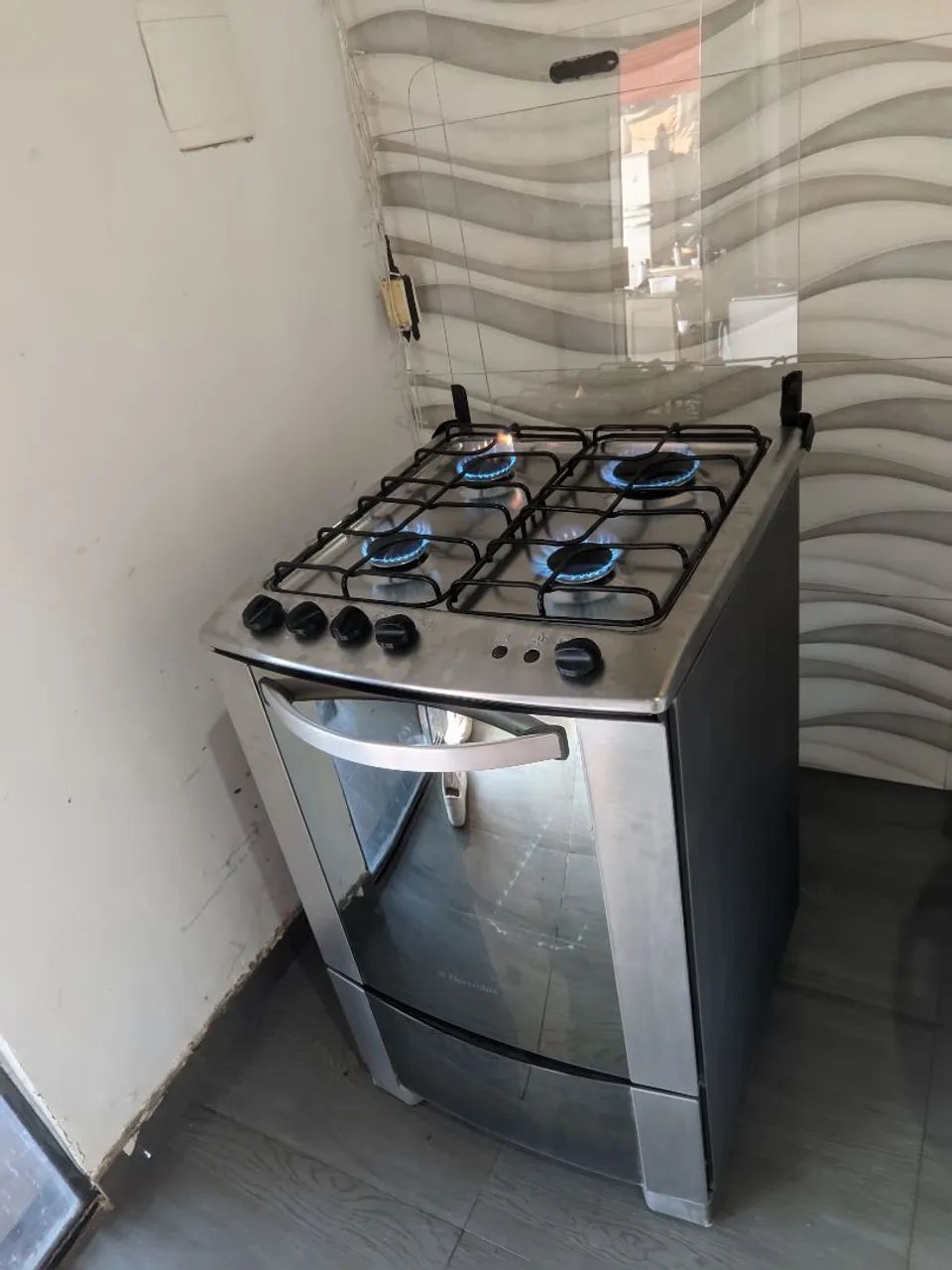 Fogão Eletrolux conservado  - Foto 3