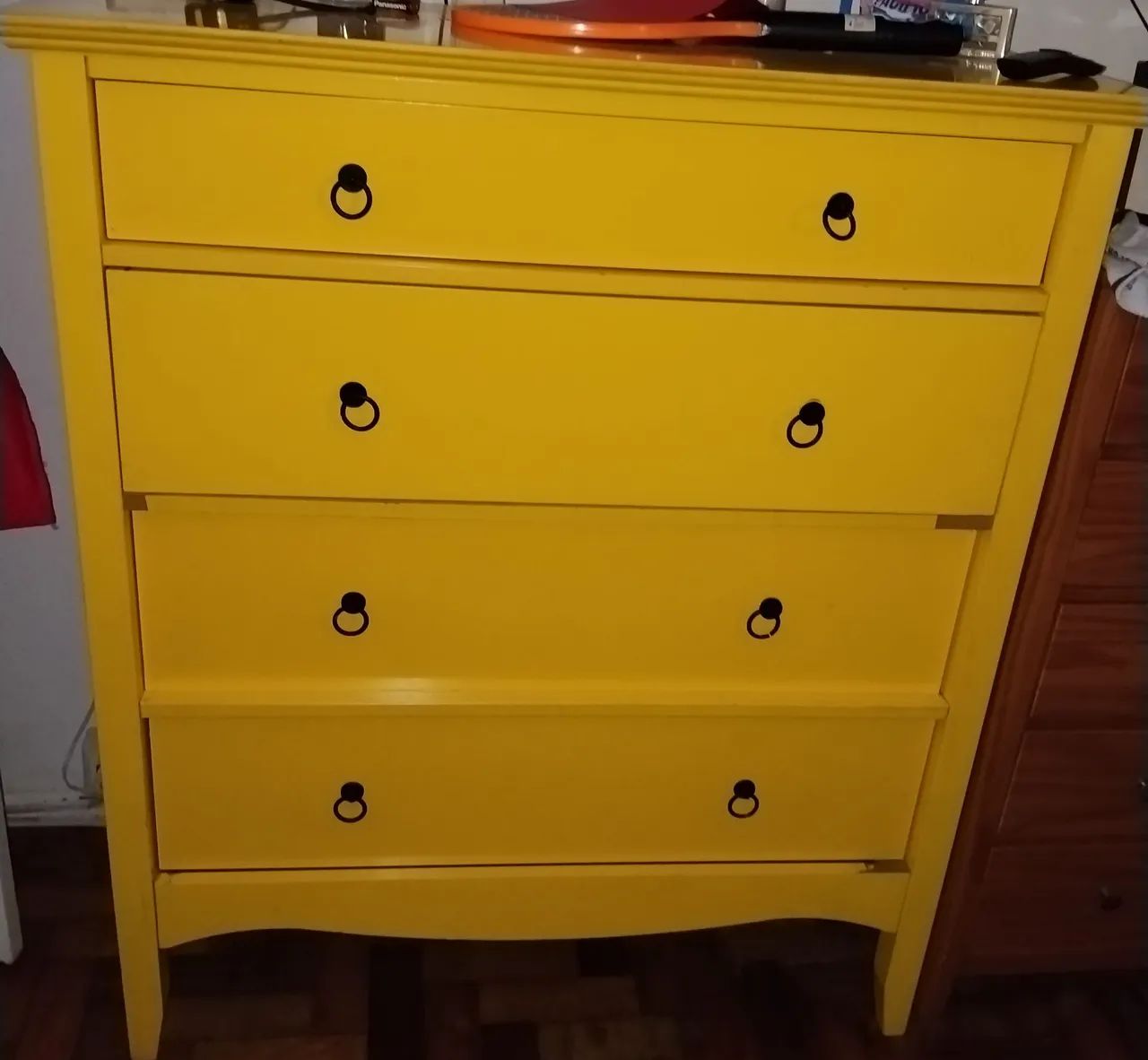 CÔMODA AMARELA 