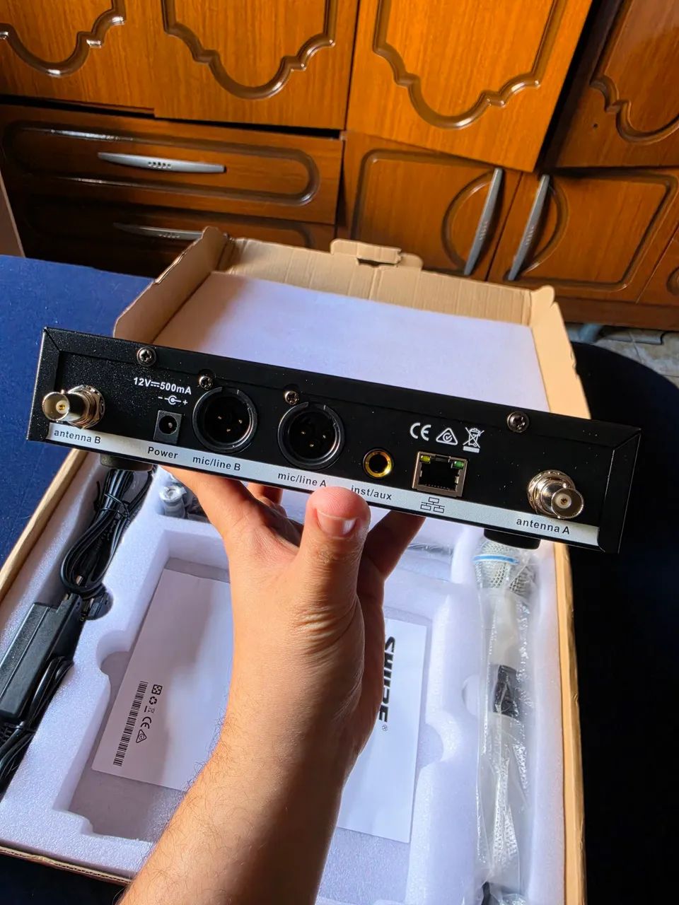 Microfone Sem Fio Duplo Shure QLX-D - Foto 3