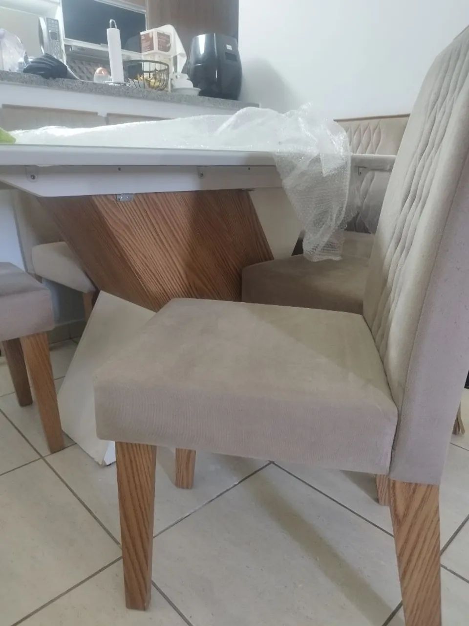 Mesa 6 lugares MDF tampo vidro/Laca e cadeiras - Foto 4