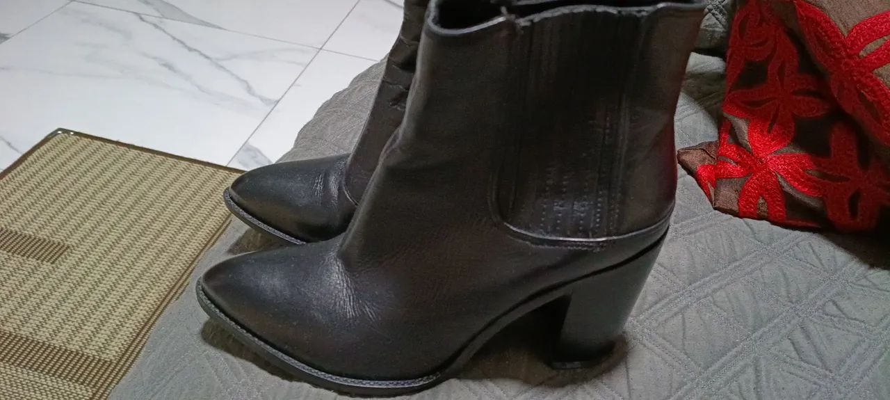 Bota em couro 34 - Foto 2