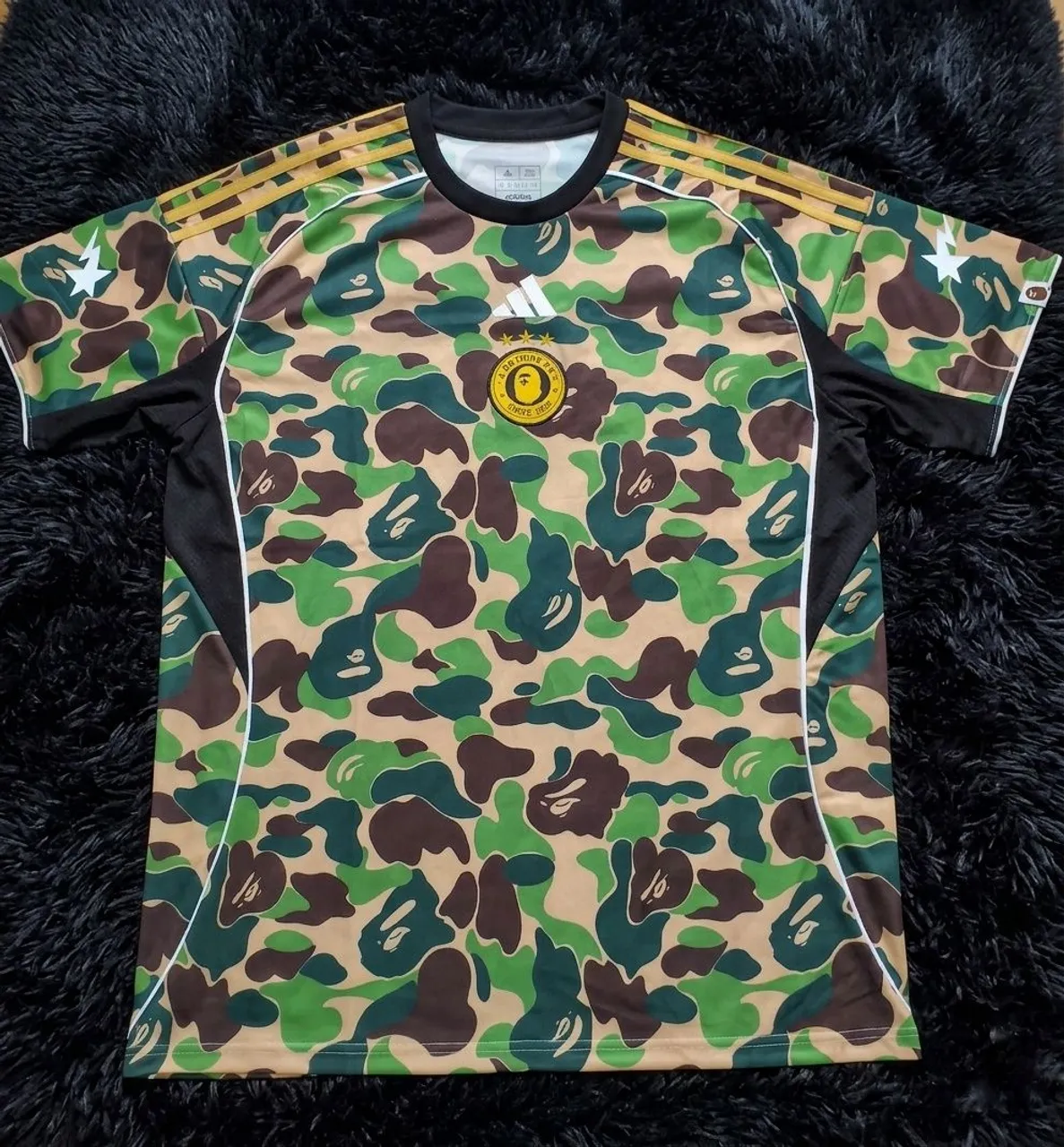 BAPE x adidas Camiseta Jersey FB Shock Blue - Roupas - Vila