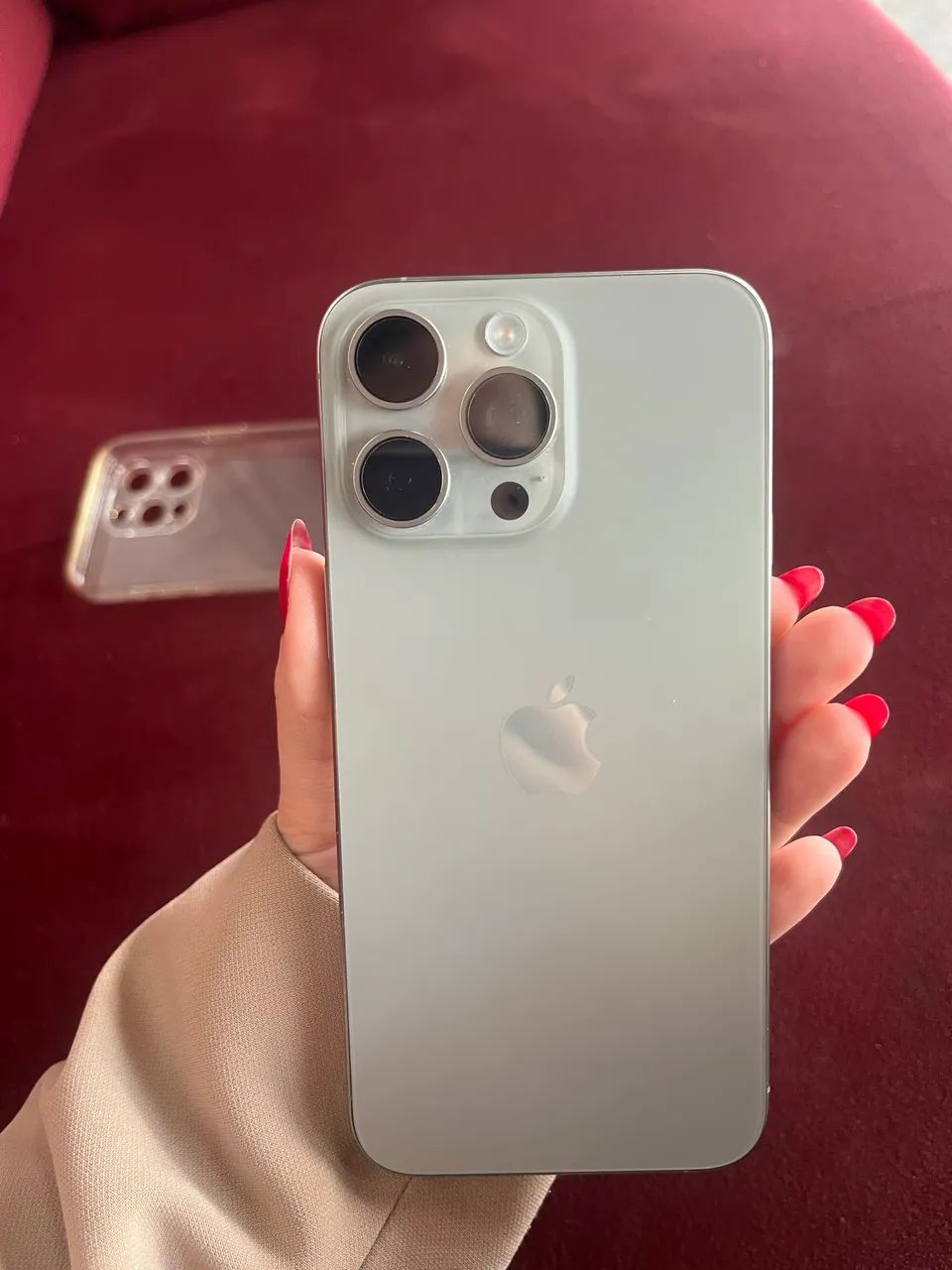 Vendo Iphone 15 pro max, semi novo 