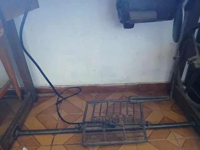 Máquina de Costura Reta Singer - Foto 3