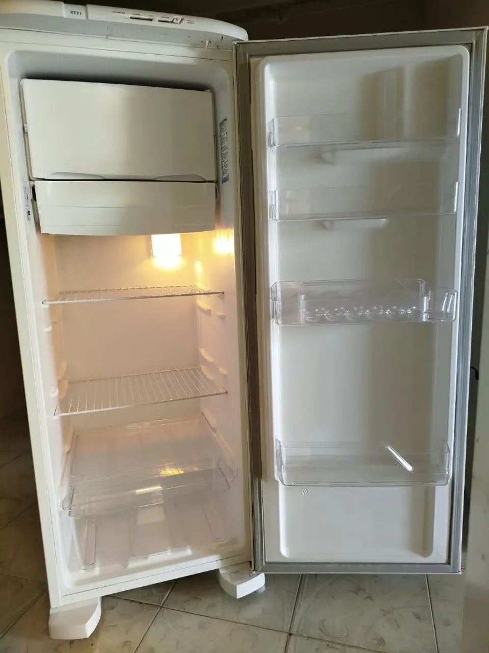 GELADEIRA ELETROLUX 240 L  - Foto 3