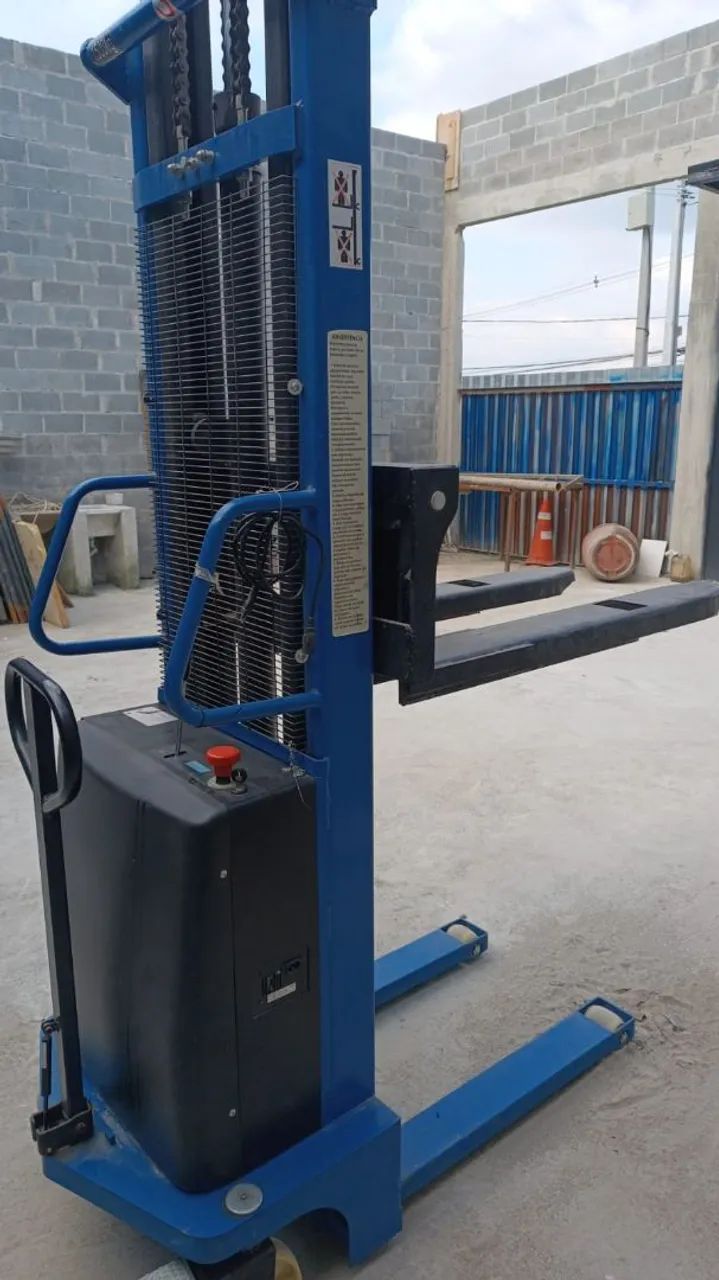Vendo empilhadeira semi elétrica  - Foto 2