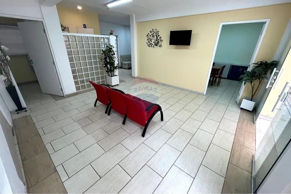 Prédio Comercial reformado para a venda na Rua Braz Cubas no Centro com 320,87 m² em Mogi 