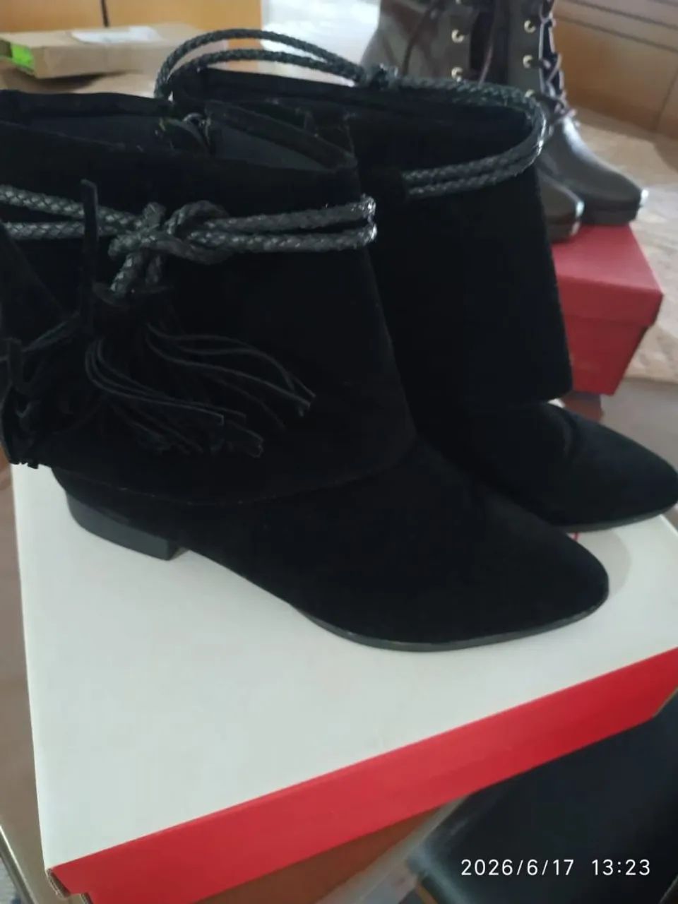 Botas femininas 100,00 cada - Foto 3