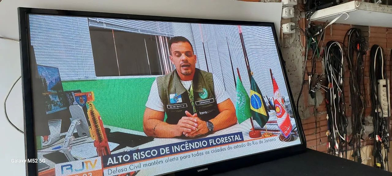 VENDE SE ESTA TV DE PLASMA 51 POLEGADAS  OBS;NAO É  SMART  ESTA FUNCIONANDO PERFEITAMENTE  - Foto 2