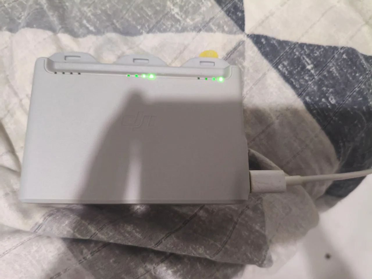 Drone Dji neo combo uma bateria com defeito e cabo tipo c X tipo c faltando - Foto 3