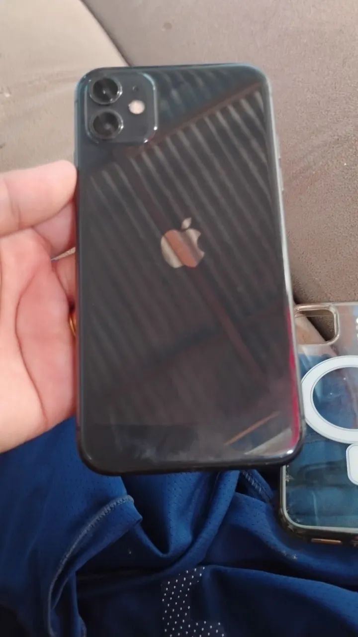 Vendo esse iPhone 11 ou troco com vlt  - Foto 3
