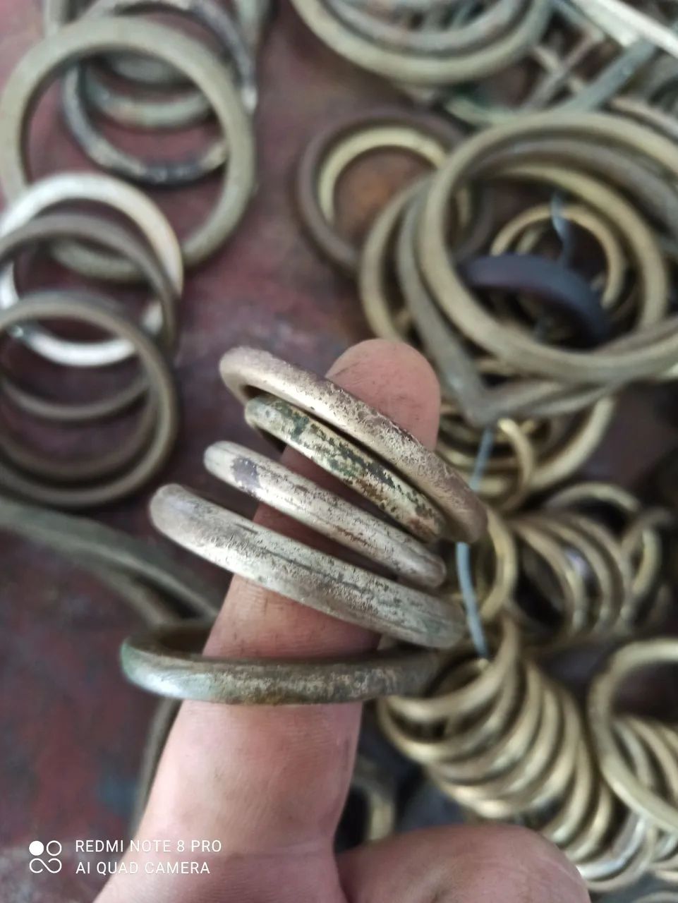 Lote de argolas selaria antigas, fivelas e estribo  - Foto 2