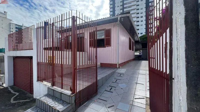Casa Mista com 3 Dormitórios no Bairro Estreito  Florianópolis