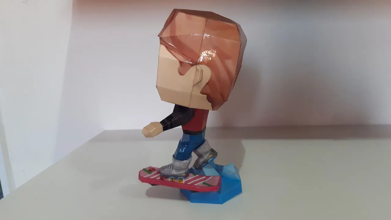 Boneco Funko Marty McFly papercraft  - Foto 4