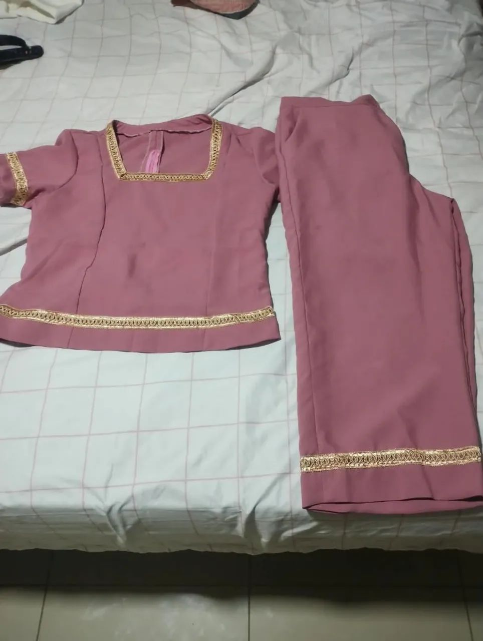 Roupas novas e usadas