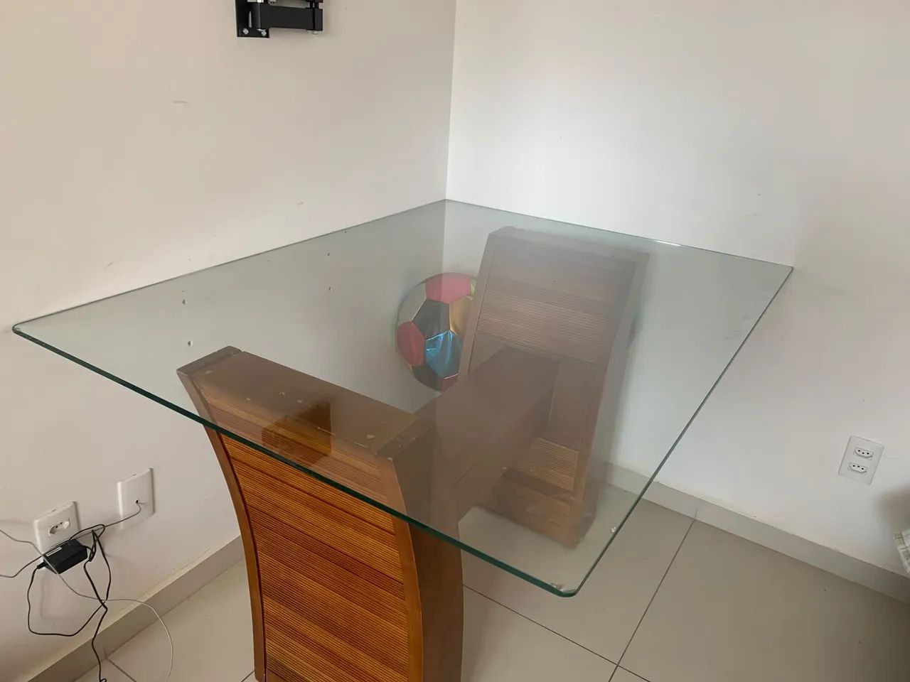 Mesa de jantar em madeira + vidro - Foto 3