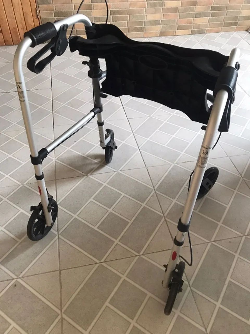 ANDADEIRA COM RODAS E FREIO    marca mercur - Foto 5