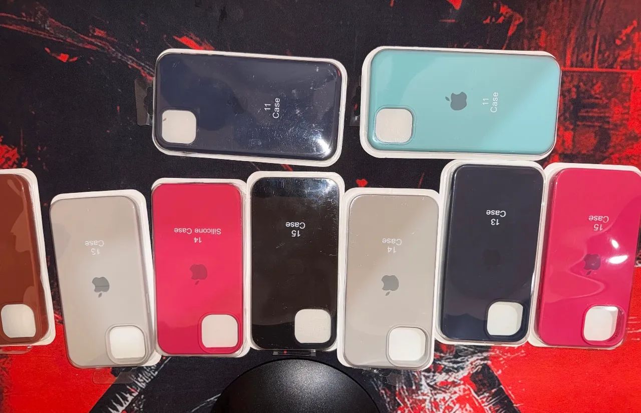 Capinha compatível com iPhone de diferentes modelos