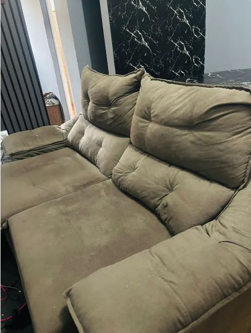 SOFÁ RETRATIL 3 LUGARES 2,13 VELUDO COR ZINA CHUMBO - Foto 2
