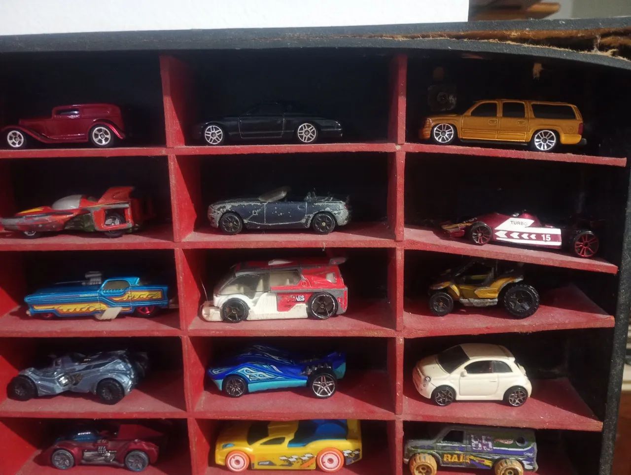 Coleção com 28 Miniaturas de Carros Hot Wheels/ Maisto - Foto 4