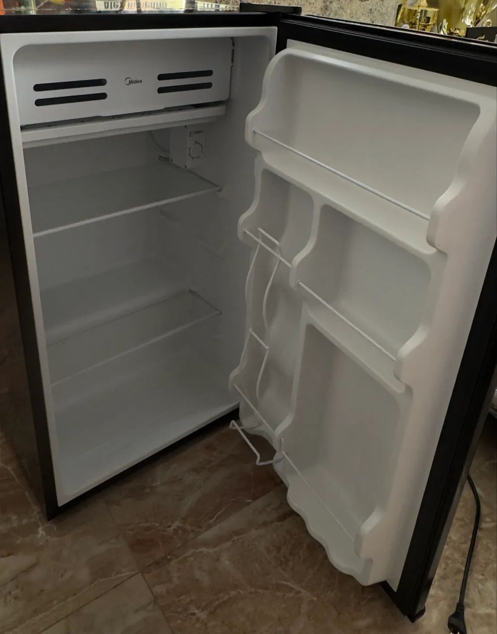 Frigobar Midea 93L Preto 127V  - Foto 5
