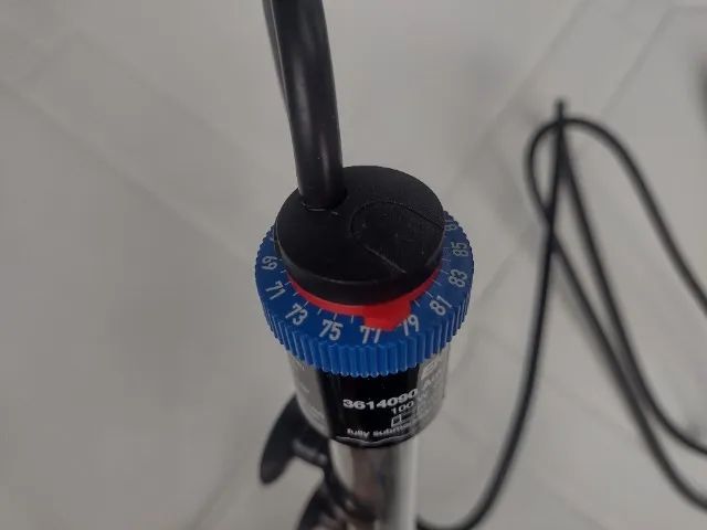 Aquecedor com termostato Eheim 100 W, para aquários até 150 litros, usado, mas como novo - Foto 3